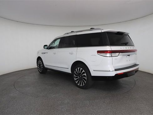 Used 2024 Lincoln Navigator Black Label image 11