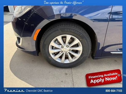 Used 2020 Chrysler Pacifica Touring-L FWD image 12
