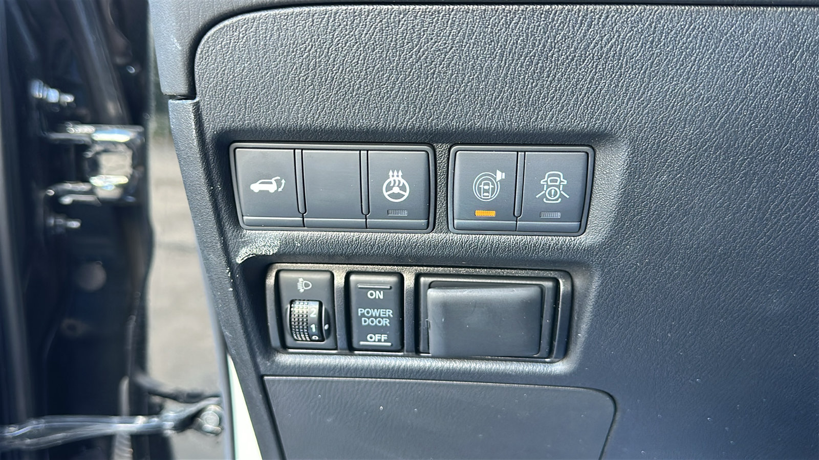 Certified 2019 Nissan Armada Platinum w/ Captain's Chairs Package AWD/4WD image 17