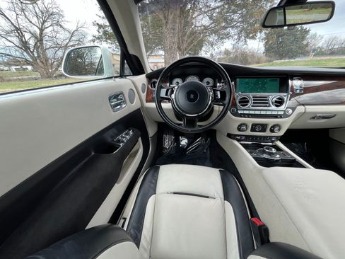Used 2016 Rolls-Royce Wraith RWD image 29
