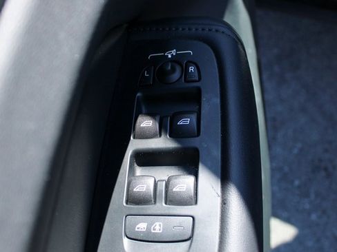 Used 2025 Volvo XC60 B5 Plus image 11