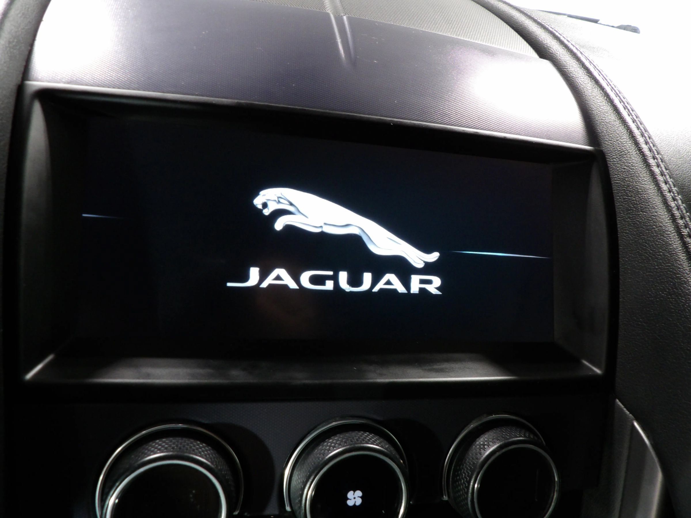 Used 2020 Jaguar F-TYPE Convertible RWD image 31