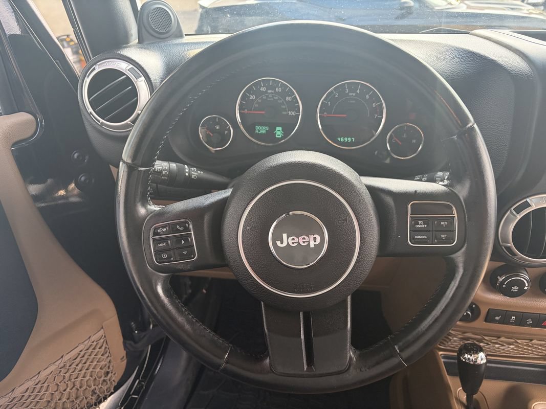 Used 2011 Jeep Wrangler Unlimited Rubicon w/ Connectivity Group AWD/4WD image 32