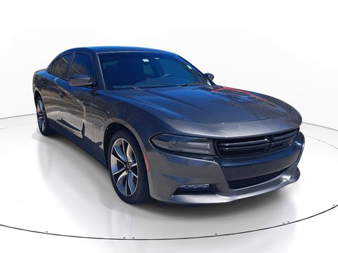 Used 2015 Dodge Charger R/T w/ Plus Group image 2