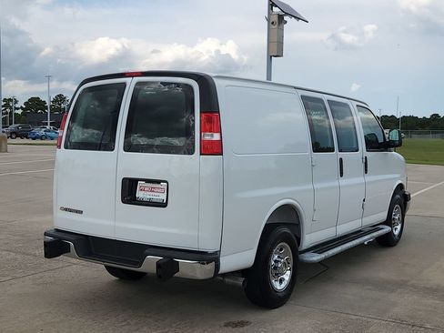 Used 2025 Chevrolet Express 2500 w/ Driver Convenience Package RWD image 5