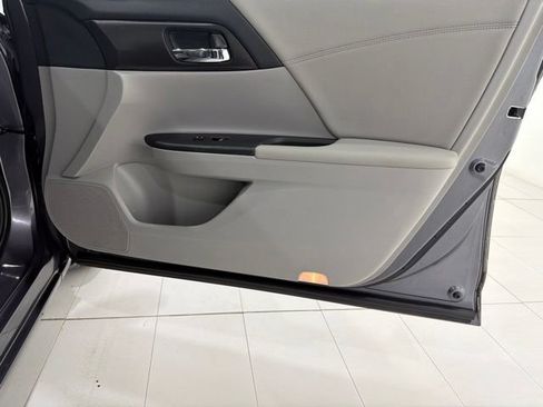 Used 2015 Honda Accord Touring image 18