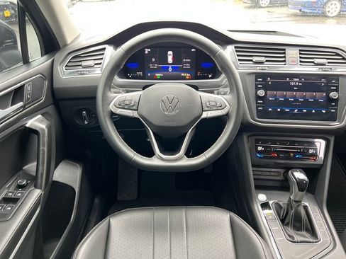 Used 2022 Volkswagen Tiguan SE FWD image 21