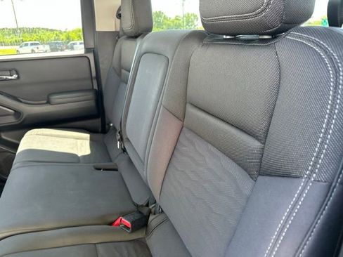 Used 2022 Nissan Frontier SV AWD/4WD image 16