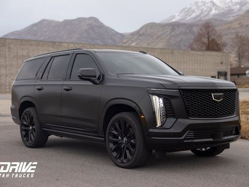 Used 2025 Cadillac Escalade Sport Platinum w/ LPO, ONYX Package image 1