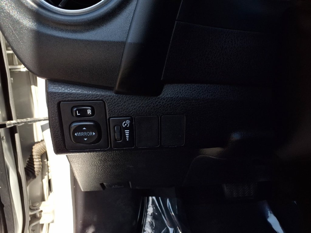 Certified 2018 Toyota Corolla LE FWD image 17