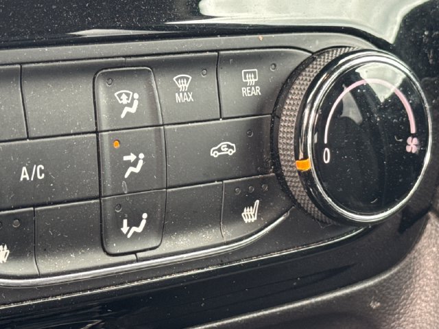 Used 2020 Buick Encore GX Preferred w/ Sport Touring Package FWD image 27