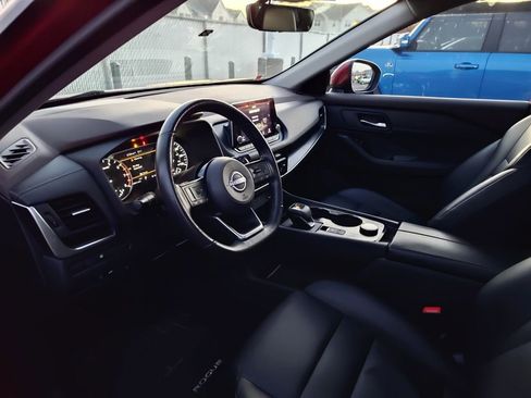 Used 2023 Nissan Rogue SV w/ SV Premium B Package image 7