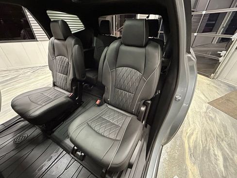 Used 2023 Buick Enclave Avenir w/ Avenir Technology Package image 9