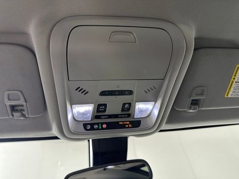 Used 2020 Chevrolet Equinox LT w/ Sport Edition image 29