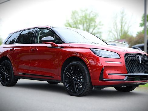 Used 2023 Lincoln Corsair AWD w/ Equipment Group 101A image 3