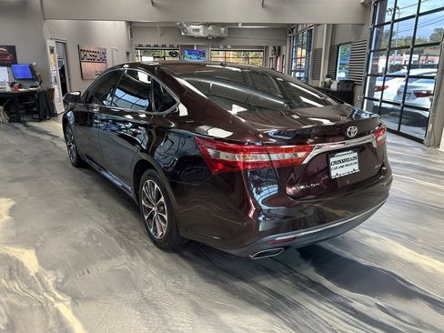 Used 2018 Toyota Avalon XLE image 32