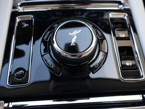 New 2026 Rolls-Royce Spectre image 26