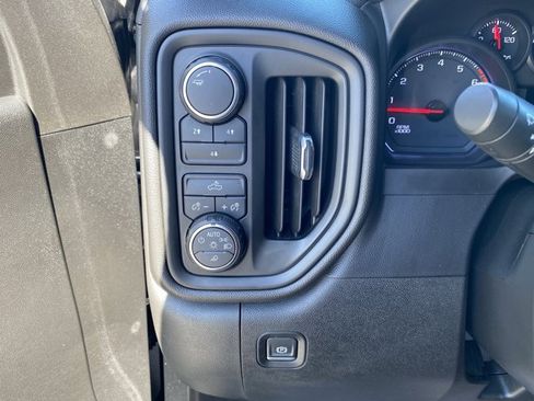 Used 2020 Chevrolet Silverado 2500 Custom w/ Custom Value Package image 17