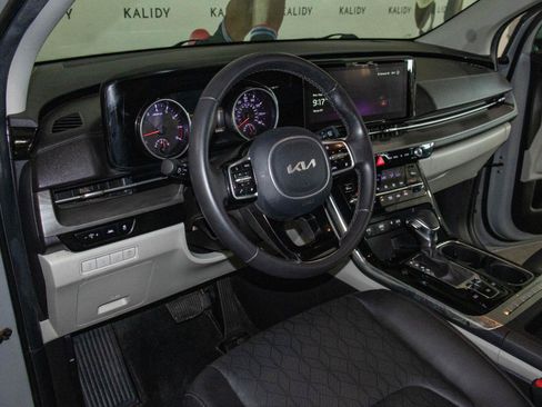 Used 2024 Kia Carnival EX FWD image 6