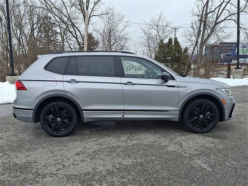 Used 2022 Volkswagen Tiguan SE R-Line image 11