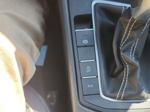 Used 2025 Volkswagen Jetta Sport FWD image 28