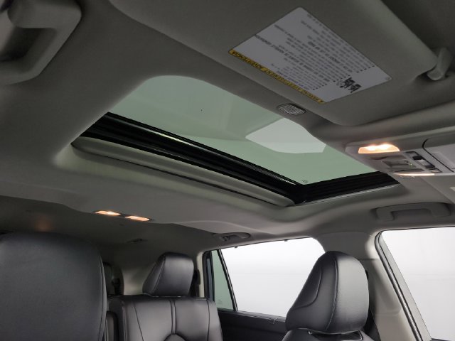 Used 2024 Toyota Highlander XLE FWD image 16