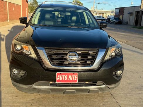 Used 2017 Nissan Pathfinder SL image 2