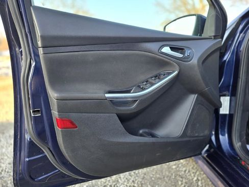 Used 2017 Ford Focus ST image 22