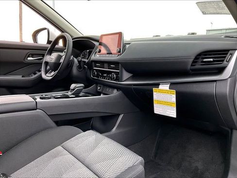 Used 2025 Nissan Rogue SV image 13