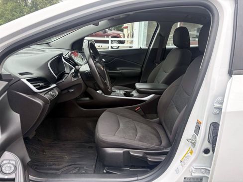 Used 2017 Chevrolet Volt LT w/ Comfort Package FWD image 20