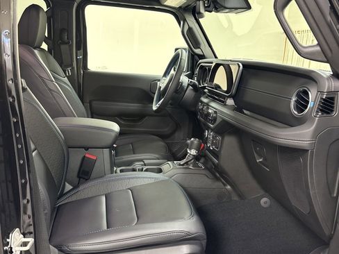Used 2024 Jeep Wrangler High Altitude image 31