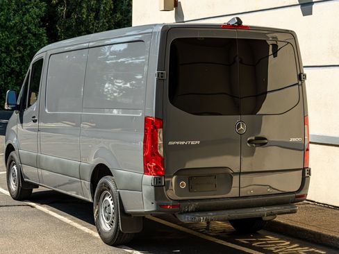 Used 2021 Mercedes-Benz Sprinter 2500 image 7