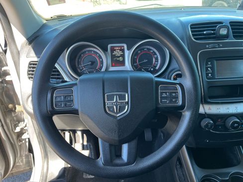 Used 2019 Dodge Journey SE image 9