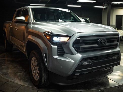 Used 2024 Toyota Tacoma SR5 w/ SR5 Upgrade Package image 5