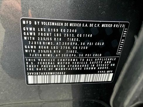 Used 2024 Volkswagen Tiguan SE image 34