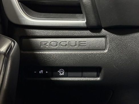 Used 2024 Nissan Rogue S AWD/4WD image 18