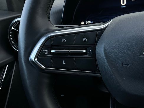 Used 2025 Chevrolet Equinox LT image 32