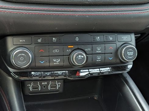 Used 2024 Dodge Durango GT AWD/4WD image 38