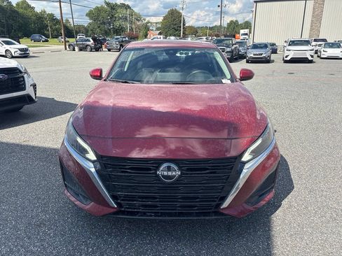 Used 2023 Nissan Altima 2.5 SV w/ SV Premium Package AWD/4WD image 12