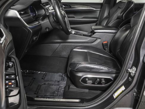 Used 2022 Jeep Grand Cherokee Overland w/ Luxury Tech Group IV image 26