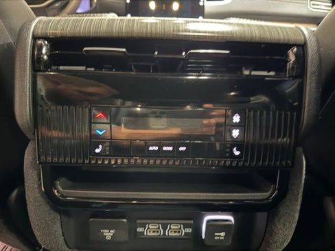 Used 2024 Jeep Wagoneer L Series III w/ Premium Group I AWD/4WD image 22