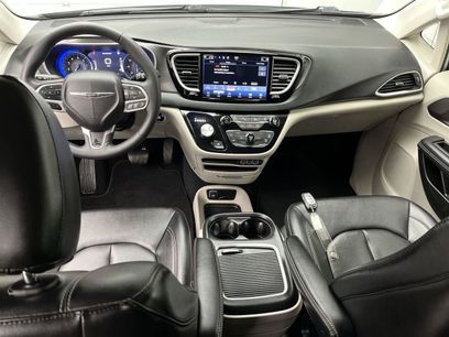 Used 2024 Chrysler Pacifica Touring-L