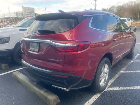 Used 2018 Buick Enclave Essence image 2