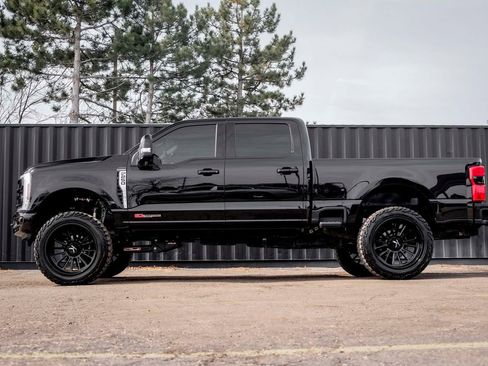 Used 2025 Ford F250 Platinum w/ Platinum Plus Package image 3