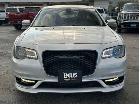 Used 2022 Chrysler 300 Touring L image 2