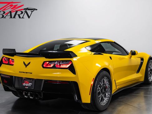 Used 2015 Chevrolet Corvette Z06 w/ 2LZ Preferred Equipment Group RWD image 13