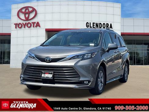 New 2026 Toyota Sienna XLE FWD image 4