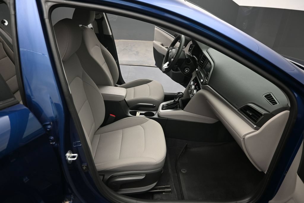 Used 2019 Hyundai Elantra SE FWD image 28