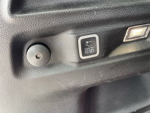 Used 2023 Jeep Grand Cherokee L Limited AWD/4WD image 12