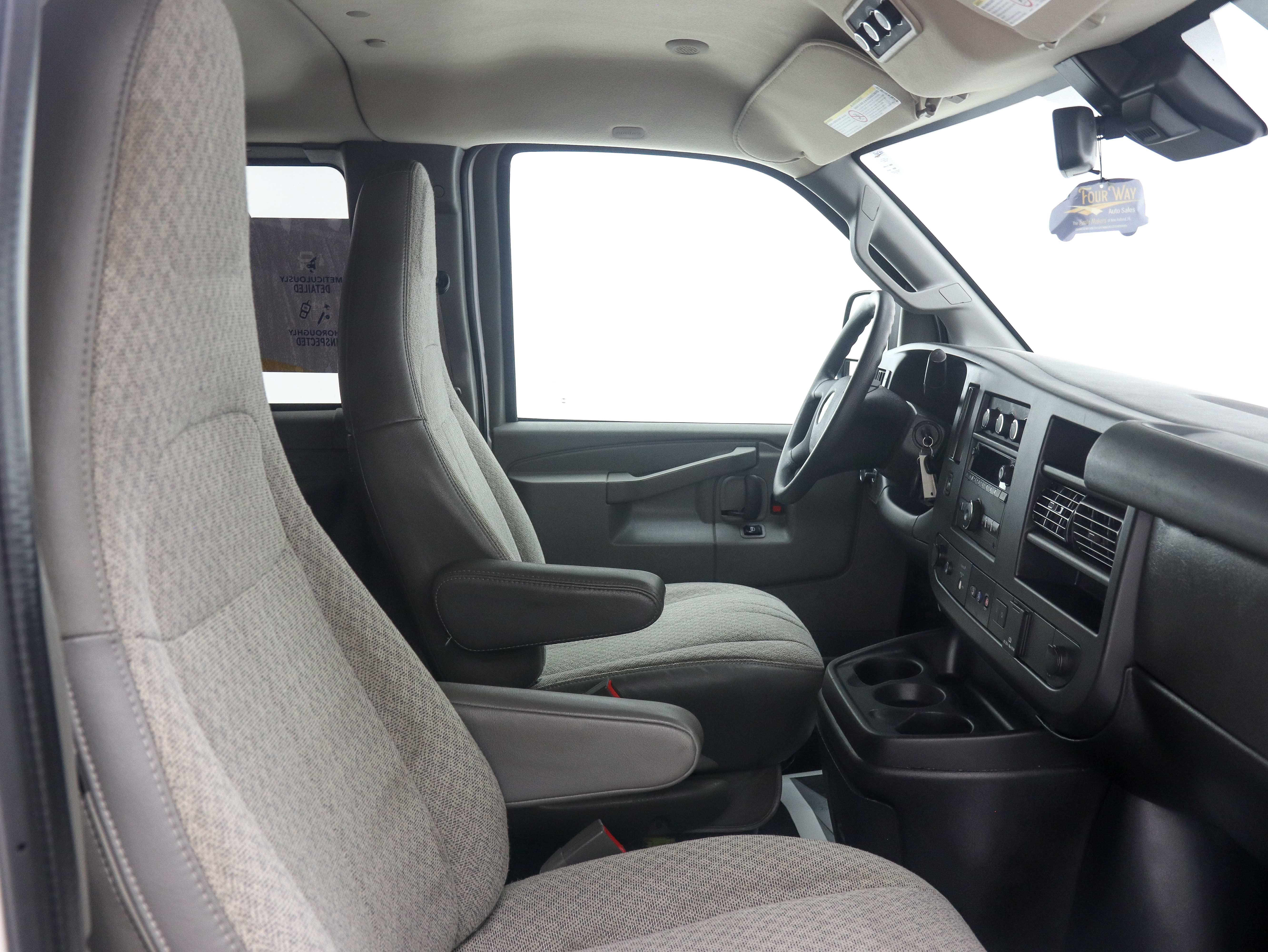 Used 2020 Chevrolet Express 3500 LT w/ LT Preferred Equipment Group RWD image 18